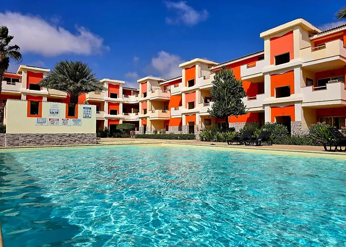 Paraiso Tropical Wifi And Pool Djadsal Moradias